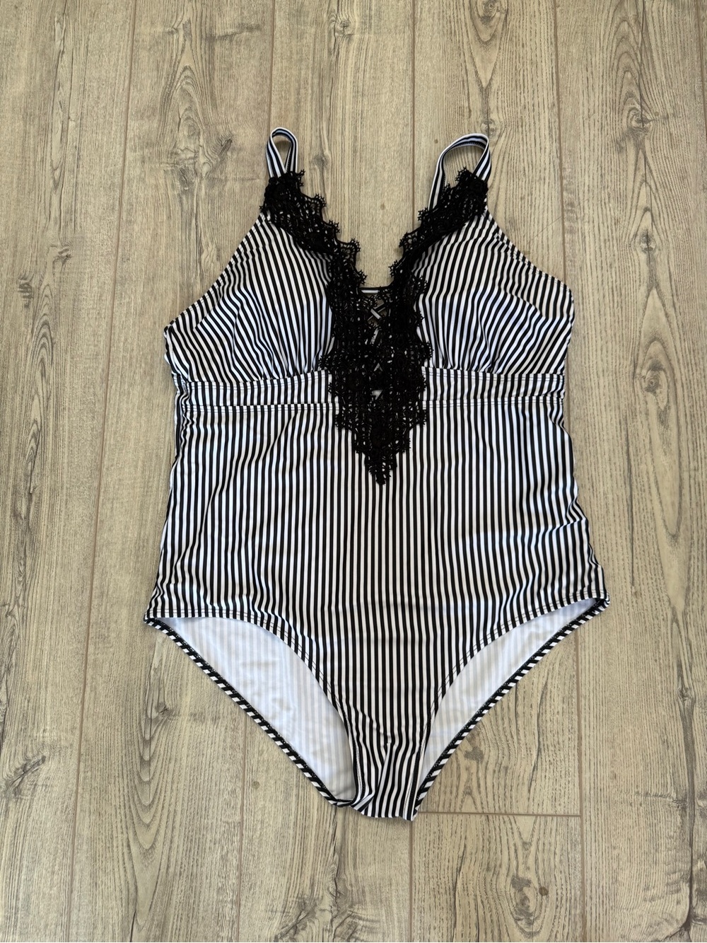 Plus Size Black & White Yacht Chic Plunging Swimsuit 🛥️ 🕶️☀️